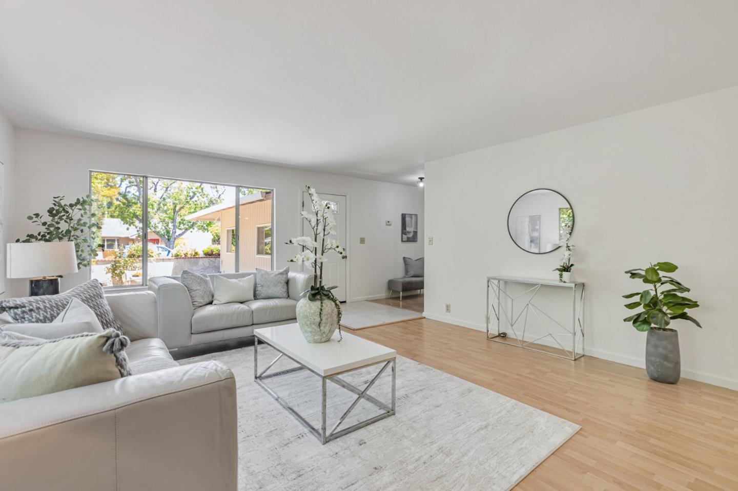 Detail Gallery Image 7 of 46 For 3210 South Ct, Palo Alto,  CA 94306 - 4 Beds | 2 Baths