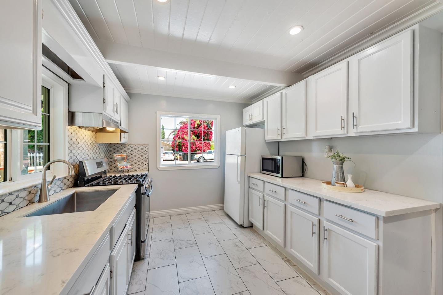 Detail Gallery Image 5 of 27 For 10275 Lochner Dr, San Jose,  CA 95127 - 4 Beds | 2 Baths
