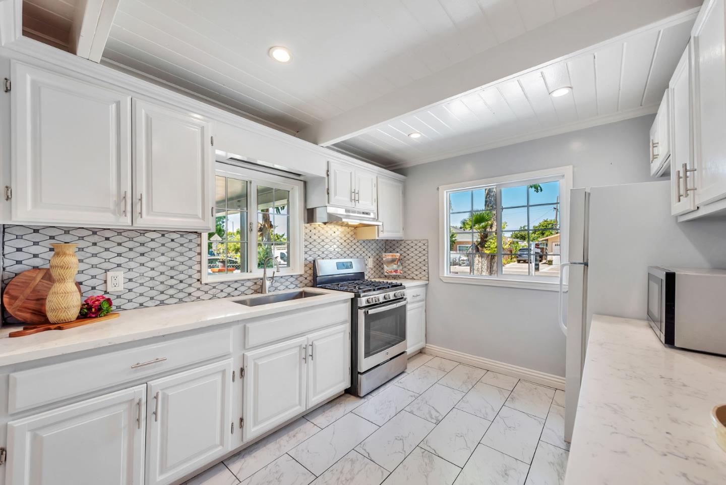 Detail Gallery Image 6 of 27 For 10275 Lochner Dr, San Jose,  CA 95127 - 4 Beds | 2 Baths