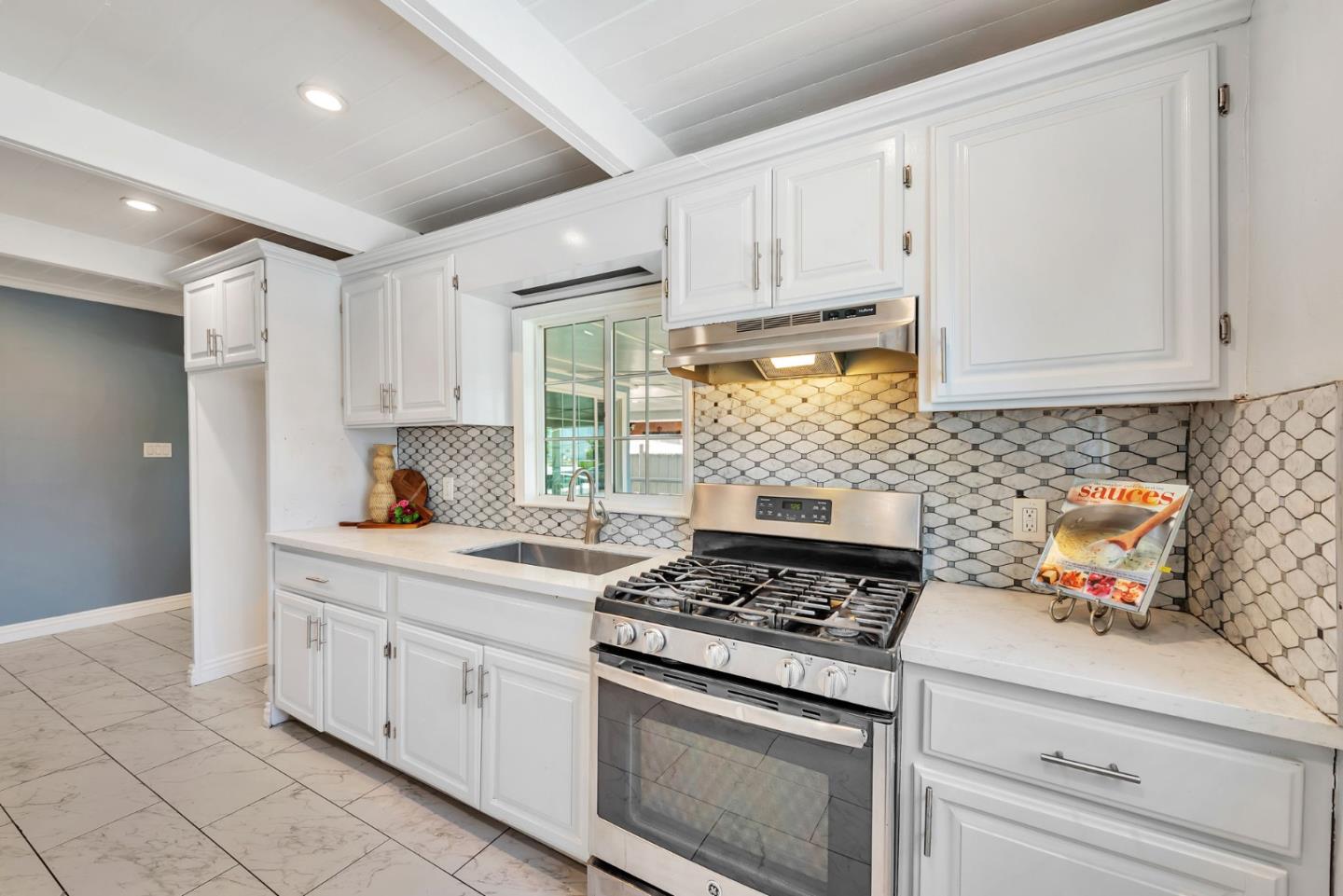 Detail Gallery Image 7 of 27 For 10275 Lochner Dr, San Jose,  CA 95127 - 4 Beds | 2 Baths