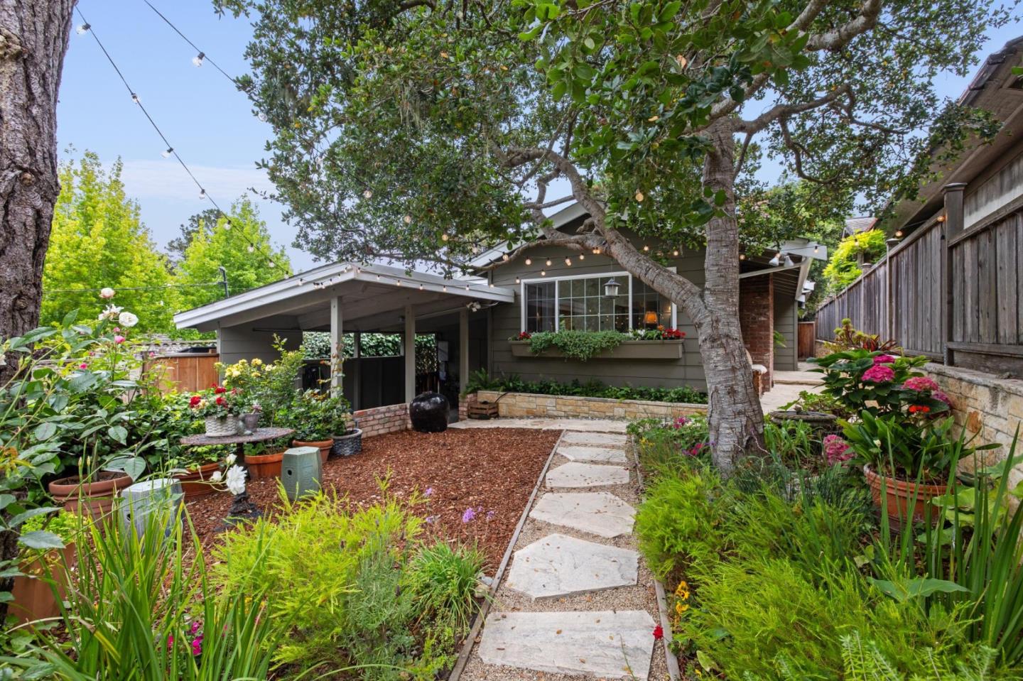 Detail Gallery Image 2 of 35 For 0 Santa Rita 2 Sw of 3rd St, Carmel,  CA 93921 - 3 Beds | 2 Baths