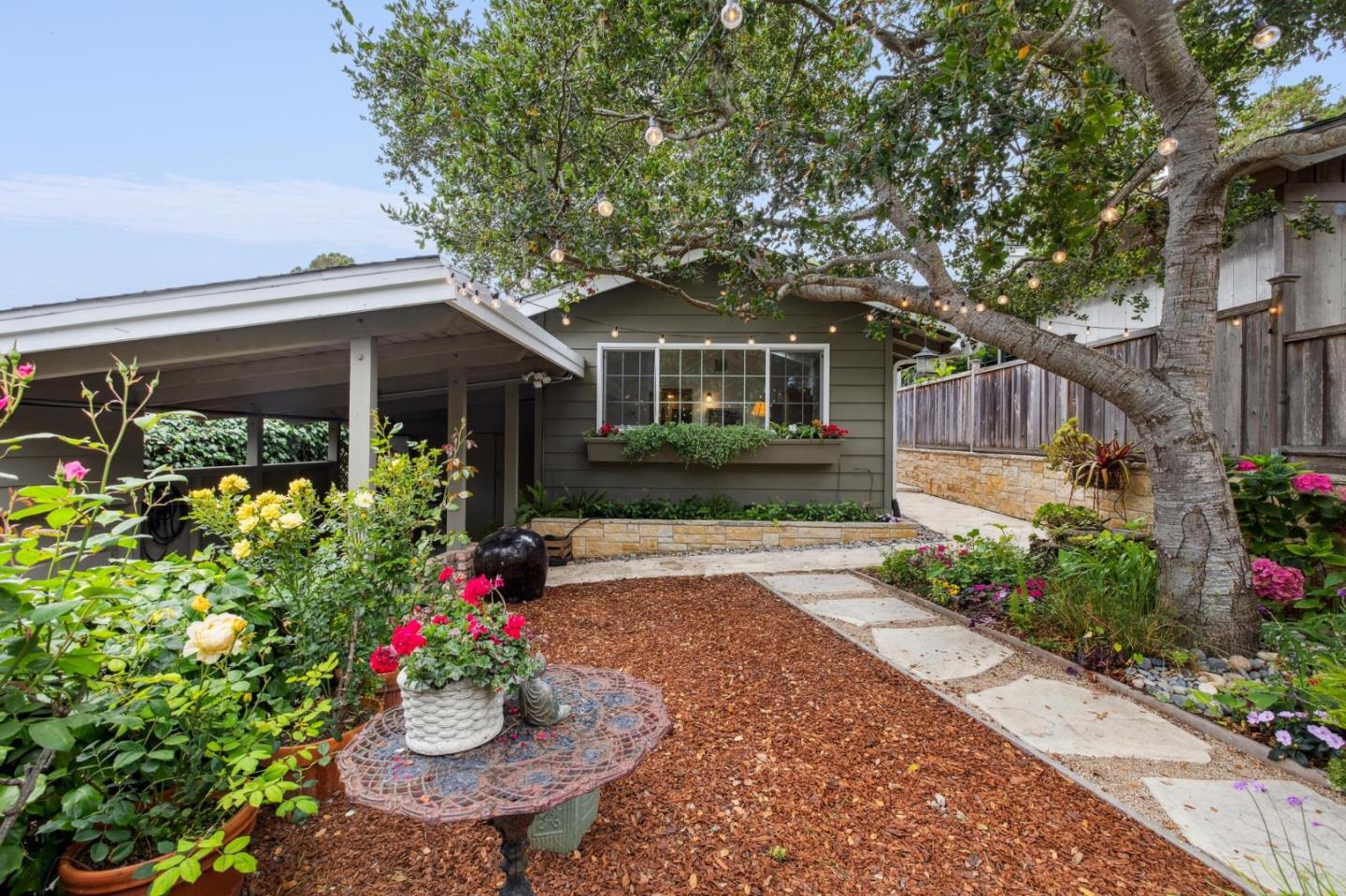 Detail Gallery Image 3 of 35 For 0 Santa Rita 2 Sw of 3rd St, Carmel,  CA 93921 - 3 Beds | 2 Baths