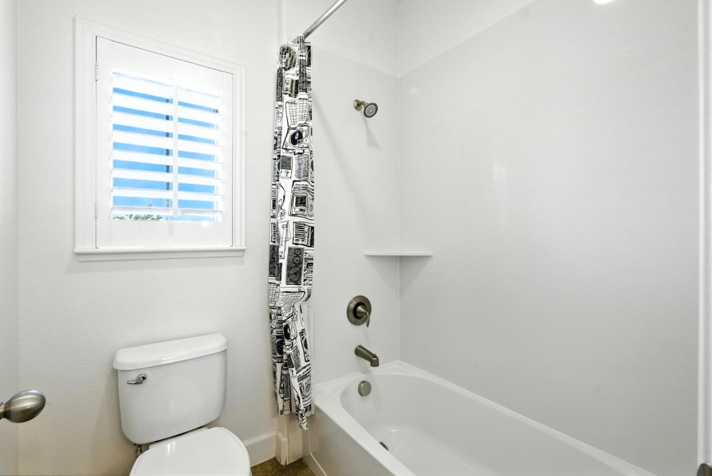 Detail Gallery Image 28 of 32 For 830 Skycrest Dr, San Bruno,  CA 94066 - 4 Beds | 3 Baths