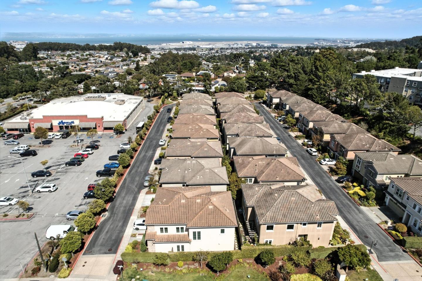 Detail Gallery Image 31 of 32 For 830 Skycrest Dr, San Bruno,  CA 94066 - 4 Beds | 3 Baths