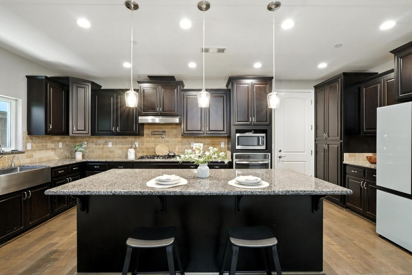 Detail Gallery Image 7 of 32 For 830 Skycrest Dr, San Bruno,  CA 94066 - 4 Beds | 3 Baths