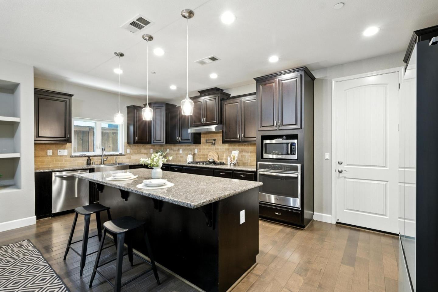 Detail Gallery Image 8 of 32 For 830 Skycrest Dr, San Bruno,  CA 94066 - 4 Beds | 3 Baths