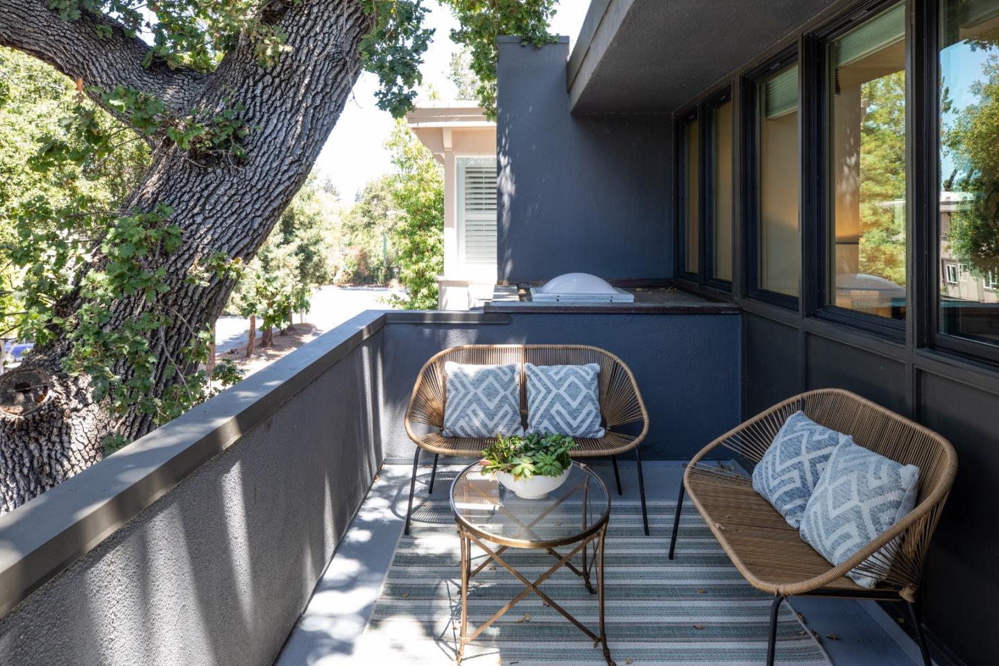 Detail Gallery Image 15 of 27 For 160 Stone Pine, Menlo Park,  CA 94025 - 3 Beds | 2/1 Baths