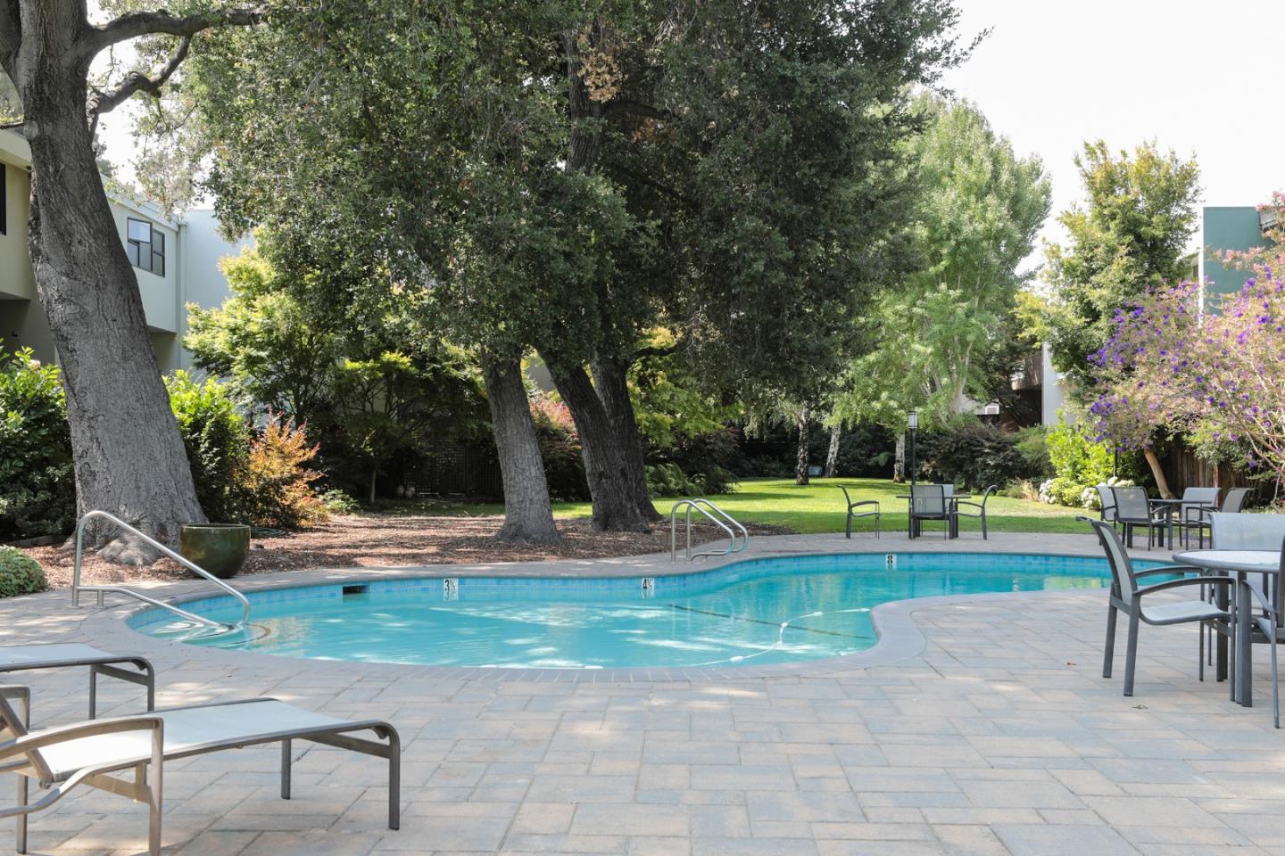 Detail Gallery Image 24 of 27 For 160 Stone Pine, Menlo Park,  CA 94025 - 3 Beds | 2/1 Baths