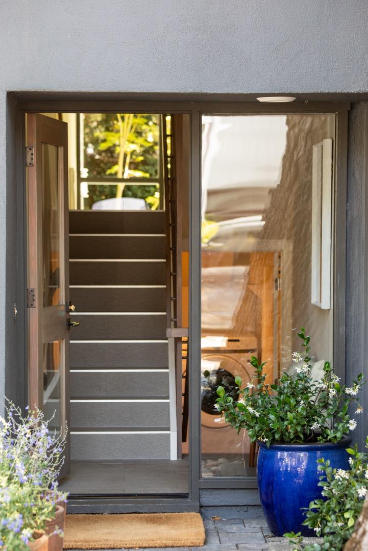Detail Gallery Image 3 of 27 For 160 Stone Pine, Menlo Park,  CA 94025 - 3 Beds | 2/1 Baths