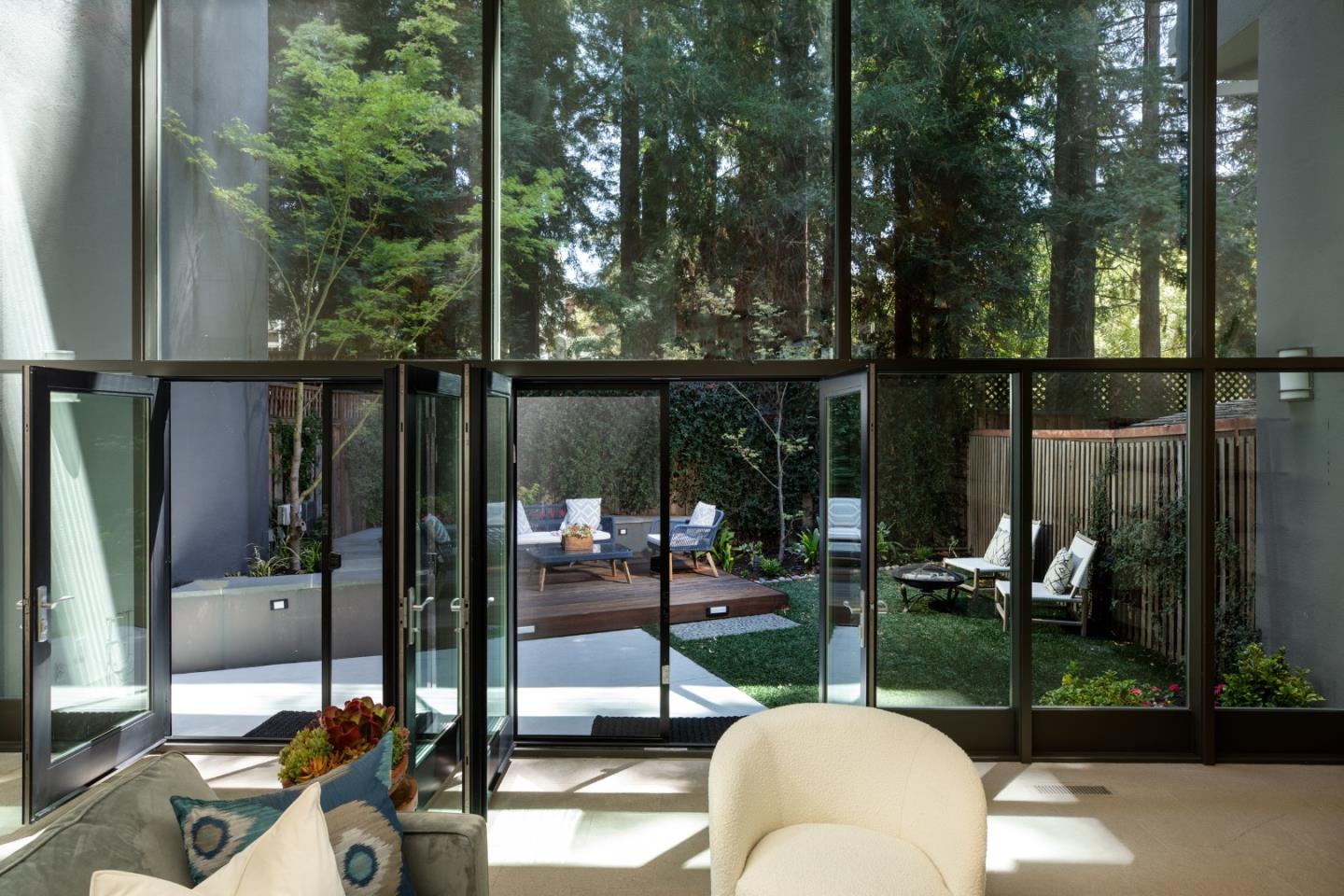 Detail Gallery Image 4 of 27 For 160 Stone Pine, Menlo Park,  CA 94025 - 3 Beds | 2/1 Baths