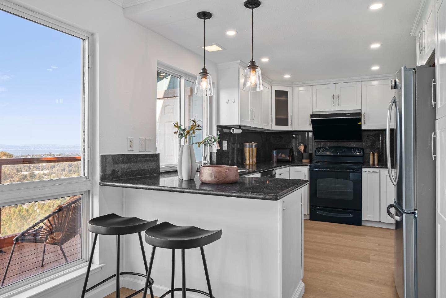 Detail Gallery Image 16 of 45 For 2325 Hastings Dr, Belmont,  CA 94002 - 3 Beds | 2/1 Baths