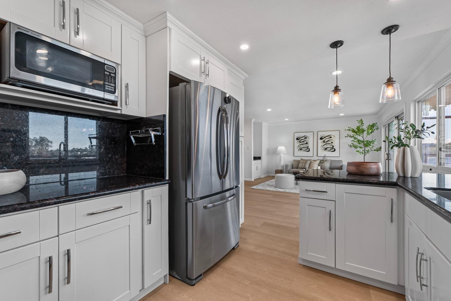 Detail Gallery Image 17 of 45 For 2325 Hastings Dr, Belmont,  CA 94002 - 3 Beds | 2/1 Baths