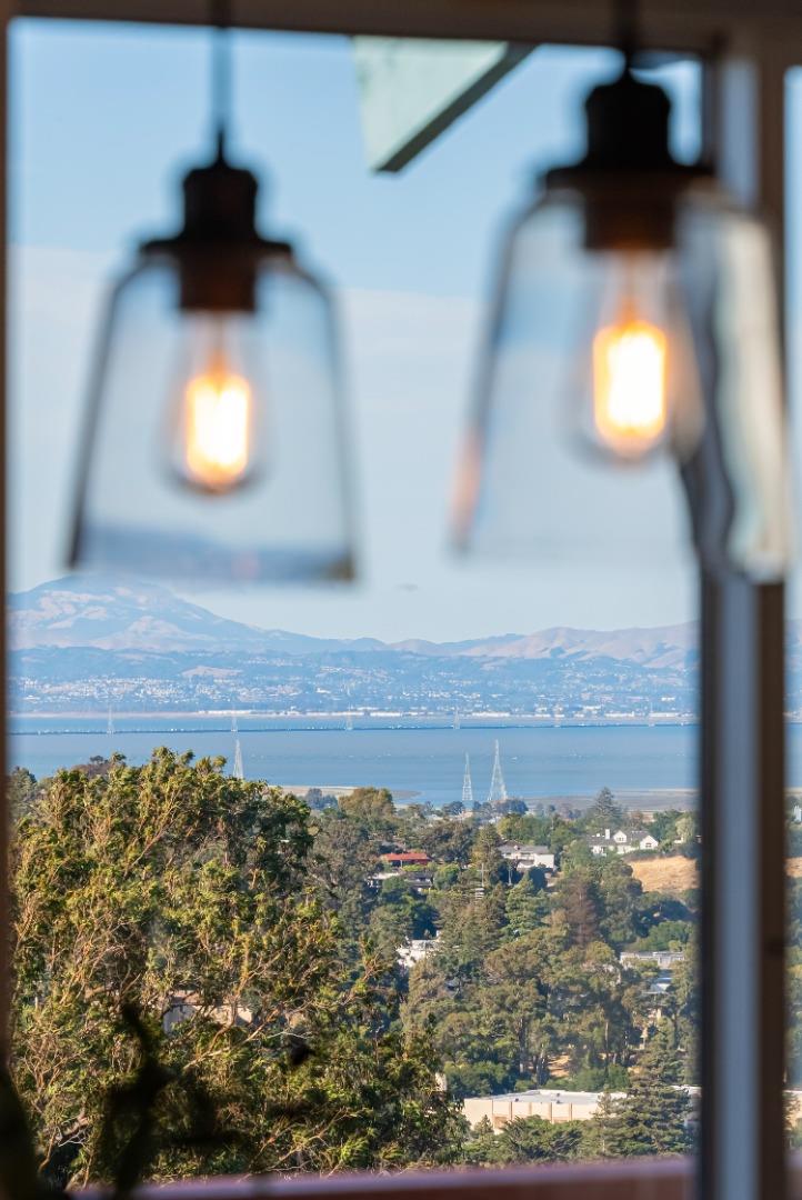 Detail Gallery Image 20 of 45 For 2325 Hastings Dr, Belmont,  CA 94002 - 3 Beds | 2/1 Baths