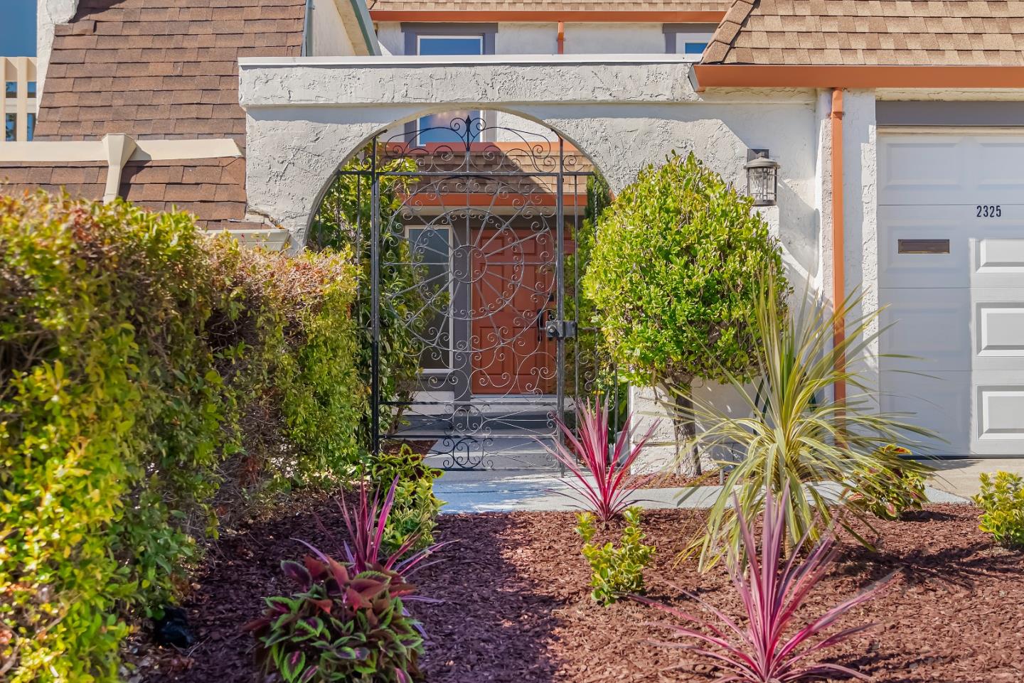 Detail Gallery Image 4 of 45 For 2325 Hastings Dr, Belmont,  CA 94002 - 3 Beds | 2/1 Baths