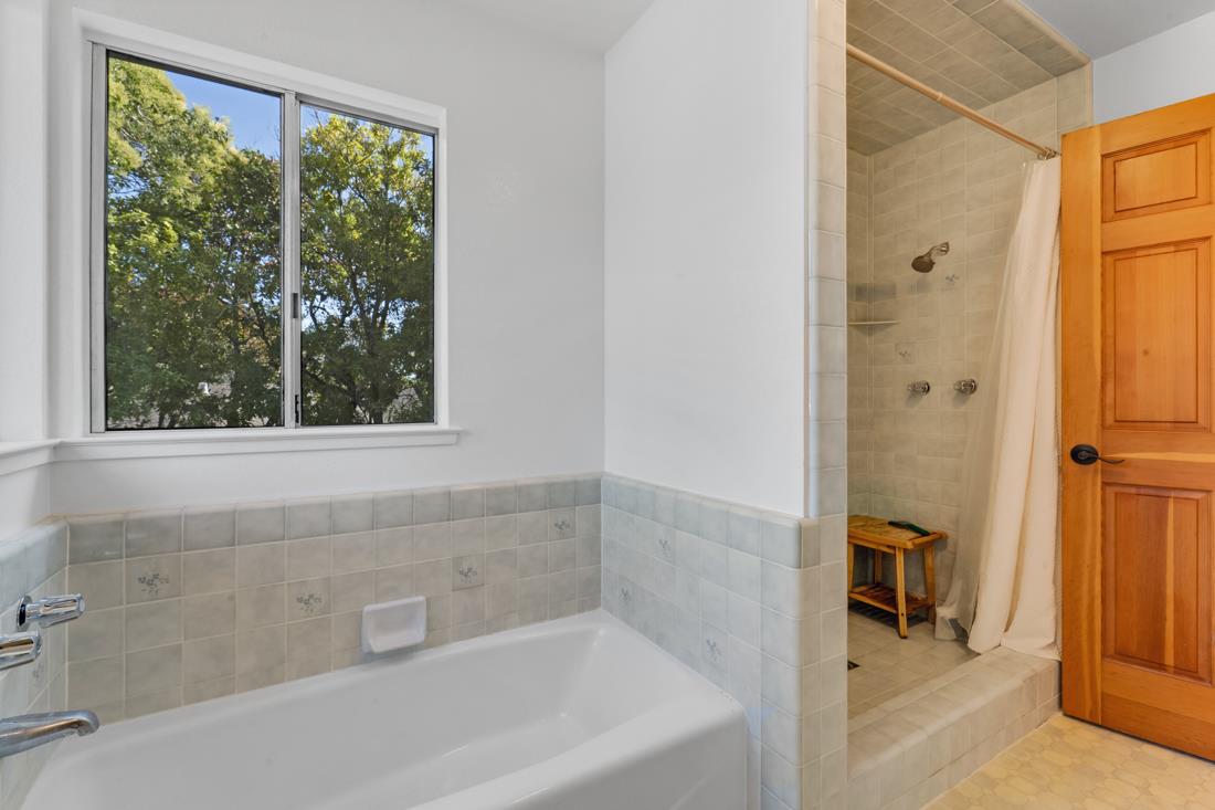 Detail Gallery Image 14 of 39 For 2529 Orchard St, Soquel,  CA 95073 - 4 Beds | 2 Baths