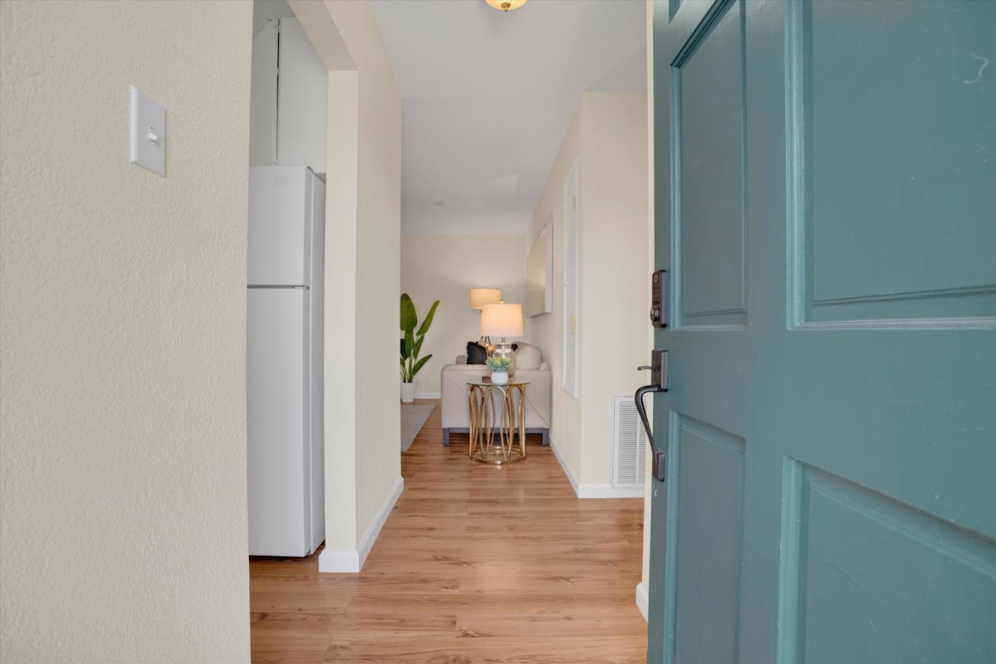 Detail Gallery Image 2 of 37 For 1909 Crestwood Dr, Antioch,  CA 94509 - 3 Beds | 2 Baths