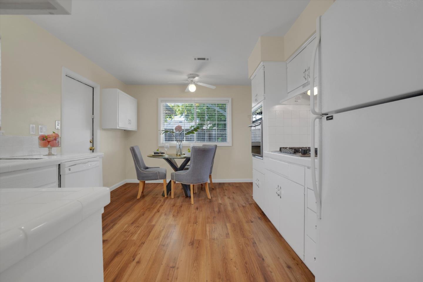 Detail Gallery Image 4 of 37 For 1909 Crestwood Dr, Antioch,  CA 94509 - 3 Beds | 2 Baths