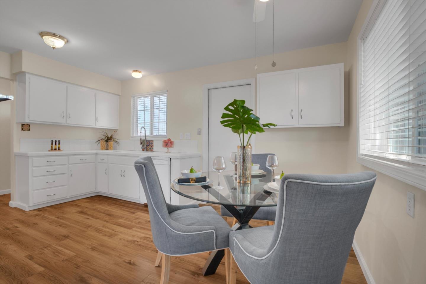 Detail Gallery Image 5 of 37 For 1909 Crestwood Dr, Antioch,  CA 94509 - 3 Beds | 2 Baths