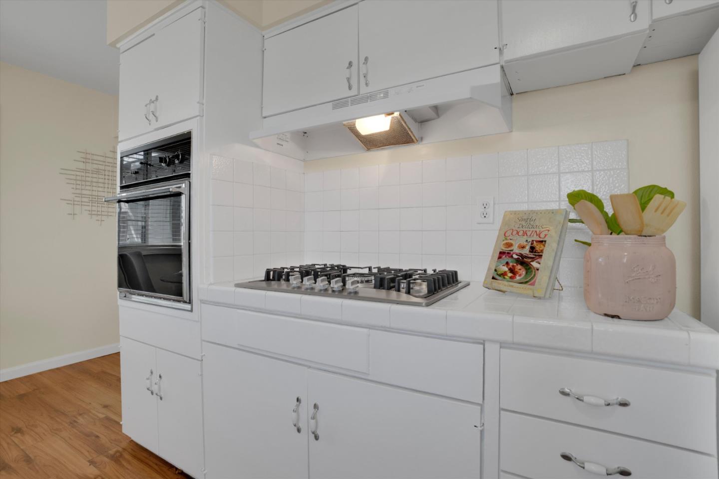 Detail Gallery Image 8 of 37 For 1909 Crestwood Dr, Antioch,  CA 94509 - 3 Beds | 2 Baths