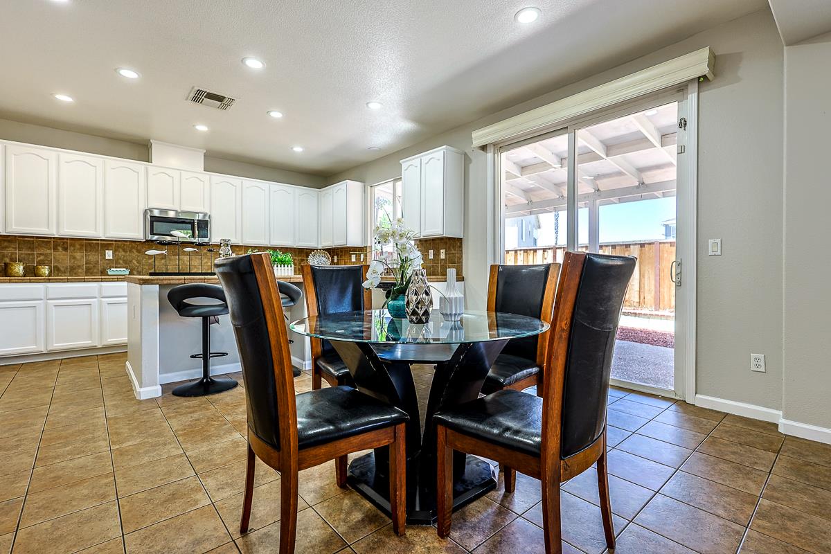 Detail Gallery Image 10 of 39 For 2335 Cypress Dr, Tracy,  CA 95377 - 6 Beds | 3 Baths