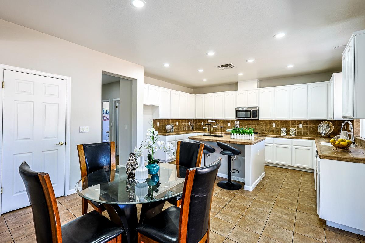 Detail Gallery Image 11 of 39 For 2335 Cypress Dr, Tracy,  CA 95377 - 6 Beds | 3 Baths