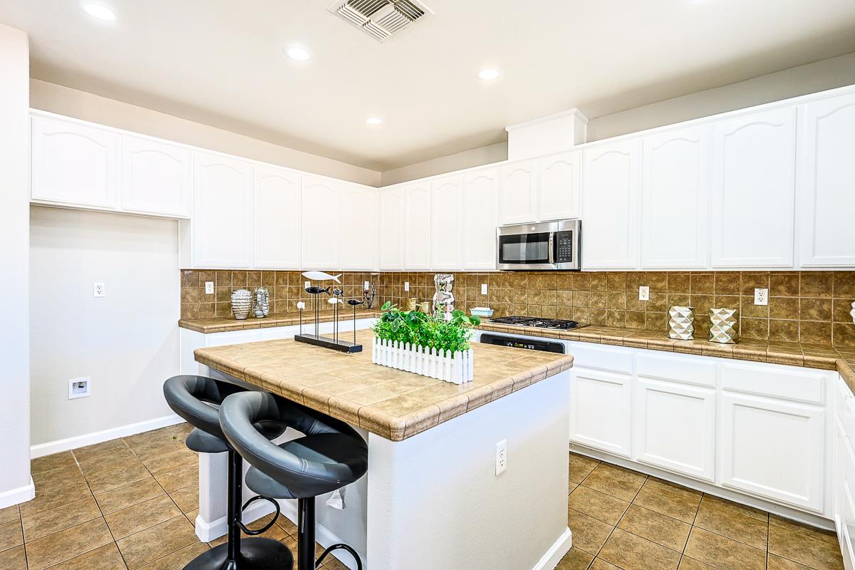 Detail Gallery Image 12 of 39 For 2335 Cypress Dr, Tracy,  CA 95377 - 6 Beds | 3 Baths