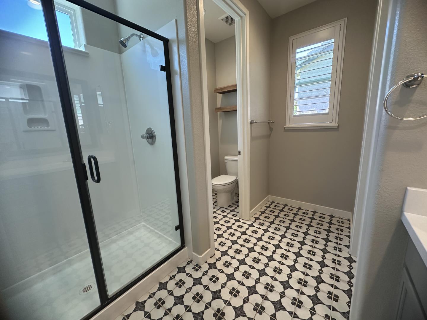 Detail Gallery Image 10 of 20 For 515 Shearwater St, Hollister,  CA 95023 - 3 Beds | 2/1 Baths