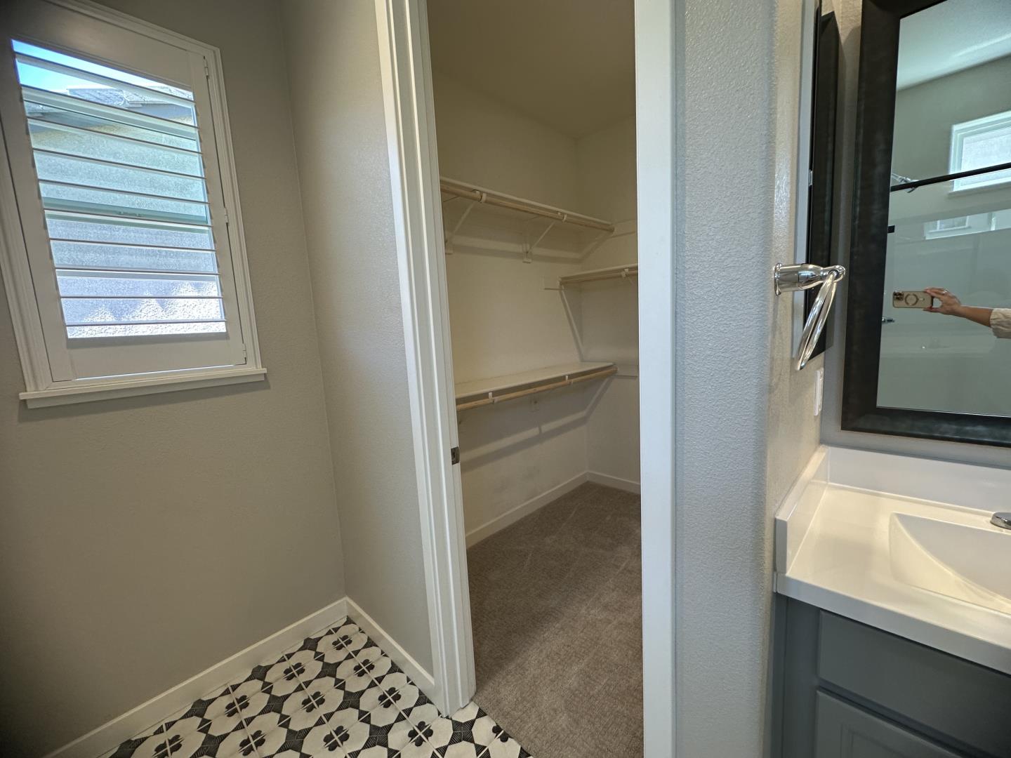 Detail Gallery Image 11 of 20 For 515 Shearwater St, Hollister,  CA 95023 - 3 Beds | 2/1 Baths