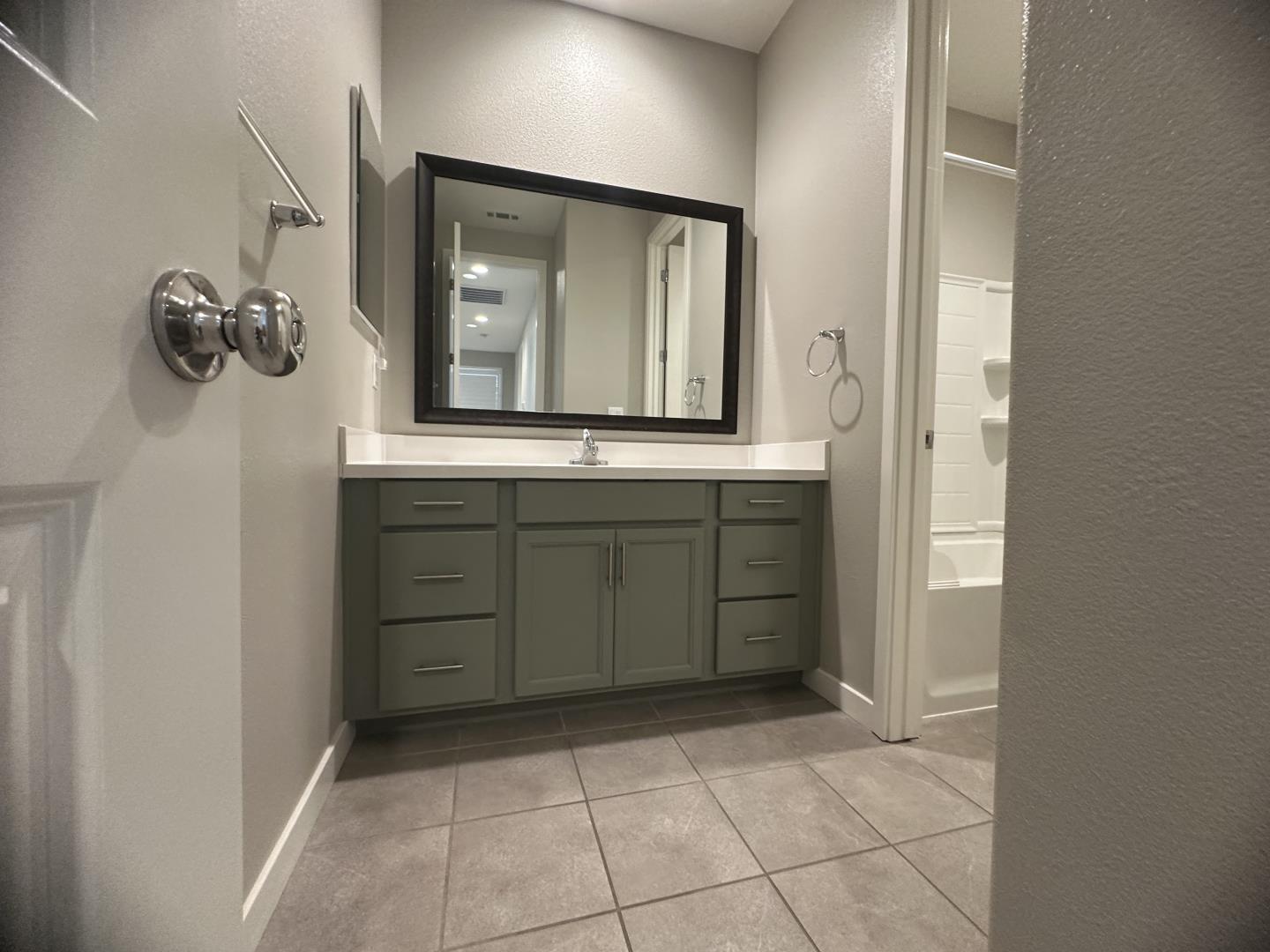 Detail Gallery Image 16 of 20 For 515 Shearwater St, Hollister,  CA 95023 - 3 Beds | 2/1 Baths