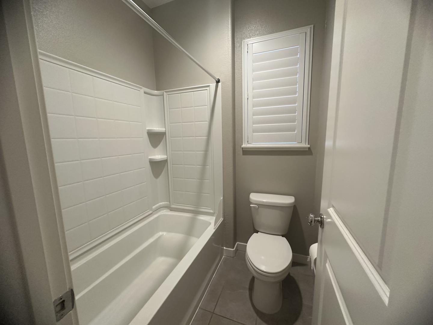 Detail Gallery Image 17 of 20 For 515 Shearwater St, Hollister,  CA 95023 - 3 Beds | 2/1 Baths
