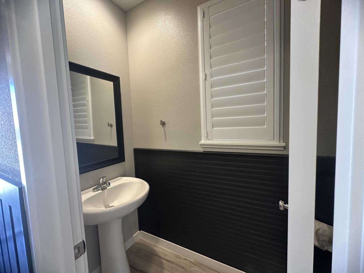 Detail Gallery Image 4 of 20 For 515 Shearwater St, Hollister,  CA 95023 - 3 Beds | 2/1 Baths