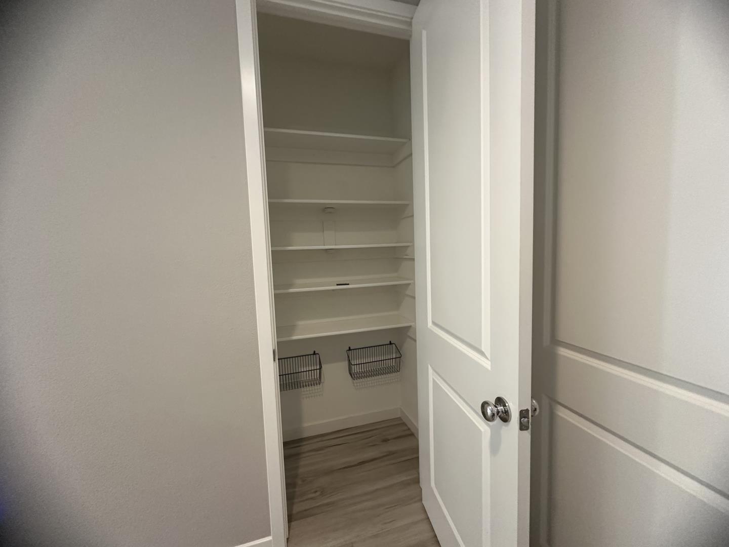 Detail Gallery Image 6 of 20 For 515 Shearwater St, Hollister,  CA 95023 - 3 Beds | 2/1 Baths