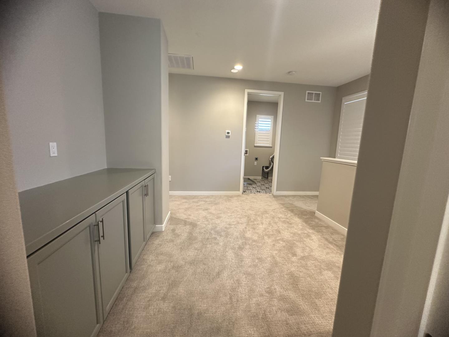 Detail Gallery Image 7 of 20 For 515 Shearwater St, Hollister,  CA 95023 - 3 Beds | 2/1 Baths