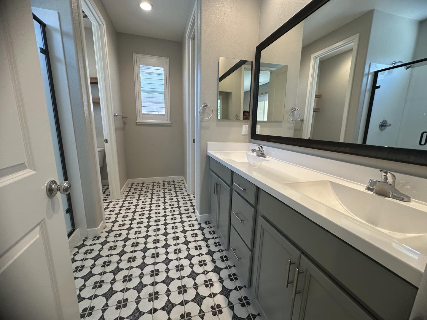 Detail Gallery Image 9 of 20 For 515 Shearwater St, Hollister,  CA 95023 - 3 Beds | 2/1 Baths
