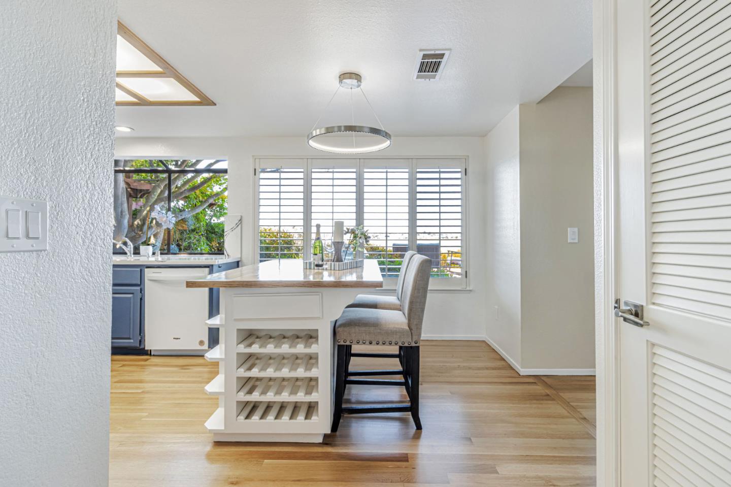 Detail Gallery Image 11 of 33 For 2959 Sea View Pkwy, Alameda,  CA 94502 - 4 Beds | 3 Baths