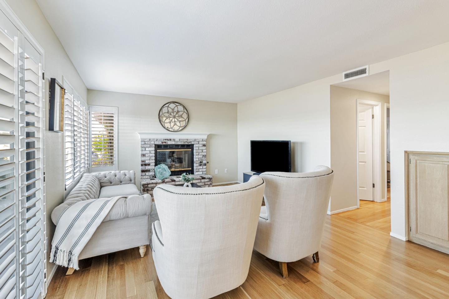 Detail Gallery Image 12 of 33 For 2959 Sea View Pkwy, Alameda,  CA 94502 - 4 Beds | 3 Baths