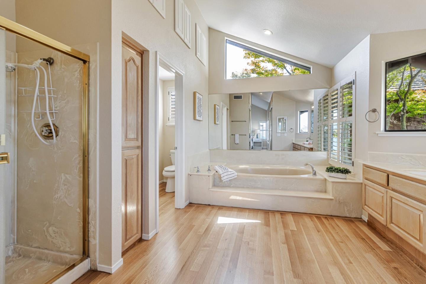 Detail Gallery Image 17 of 33 For 2959 Sea View Pkwy, Alameda,  CA 94502 - 4 Beds | 3 Baths