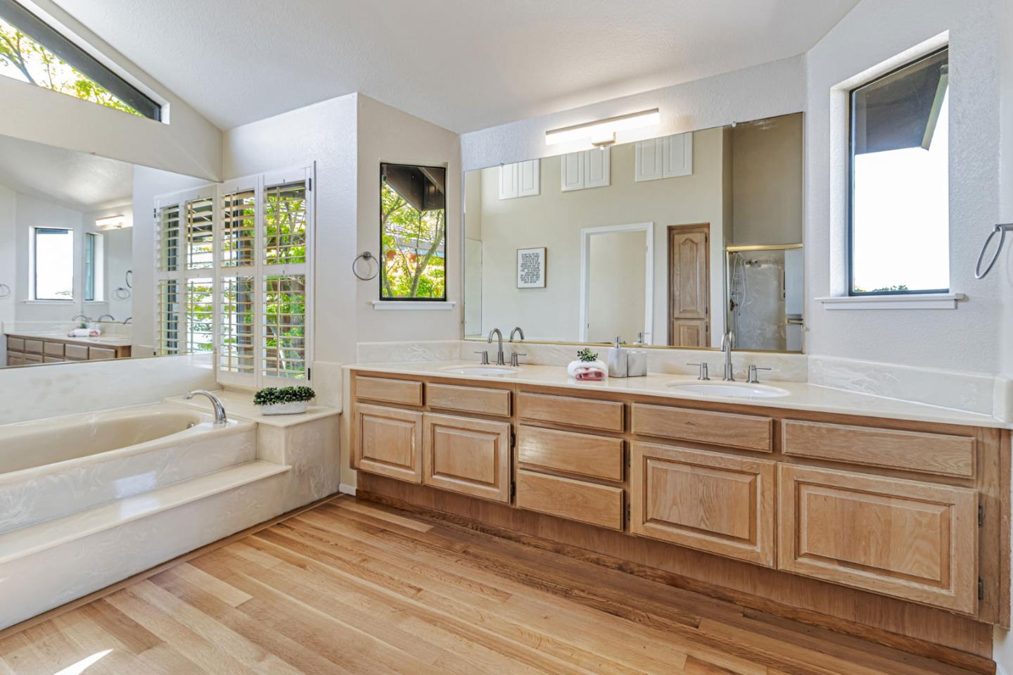 Detail Gallery Image 18 of 33 For 2959 Sea View Pkwy, Alameda,  CA 94502 - 4 Beds | 3 Baths