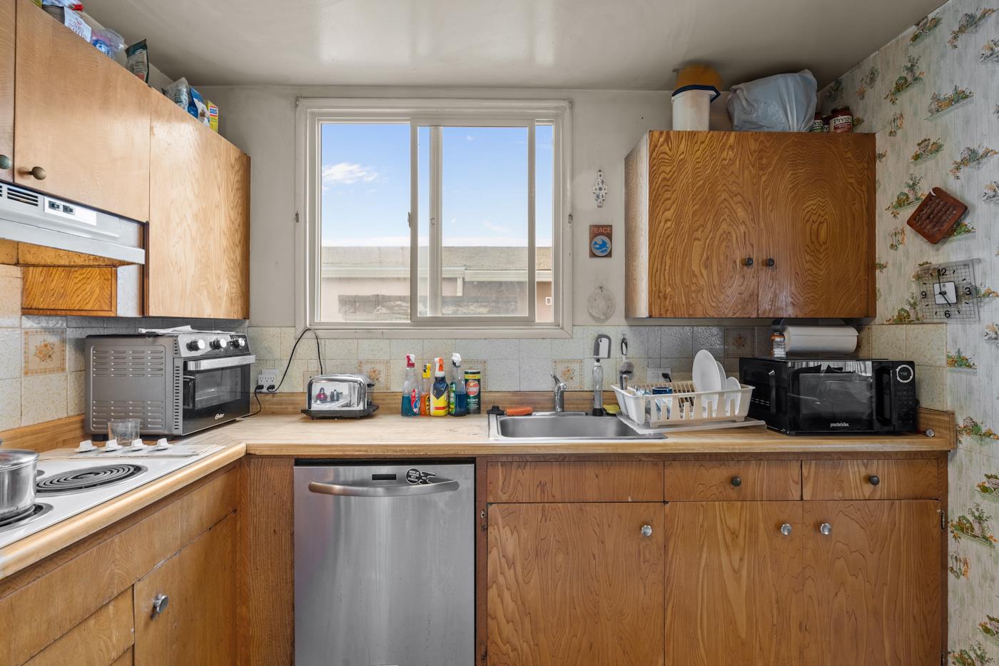 Detail Gallery Image 11 of 31 For 42 Skyline Dr, Daly City,  CA 94015 - 6 Beds | 3 Baths