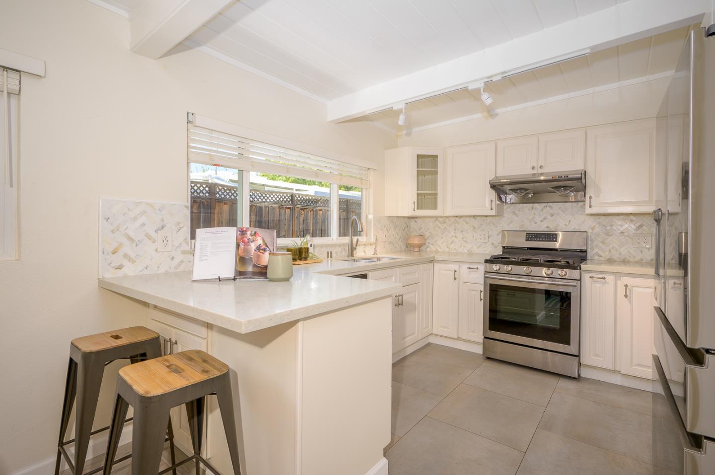 Detail Gallery Image 11 of 24 For 3222 Ramona St, Palo Alto,  CA 94306 - 4 Beds | 2 Baths