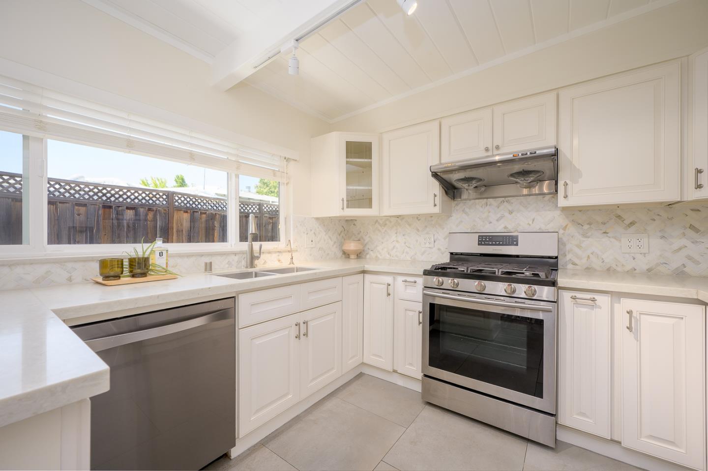 Detail Gallery Image 12 of 24 For 3222 Ramona St, Palo Alto,  CA 94306 - 4 Beds | 2 Baths