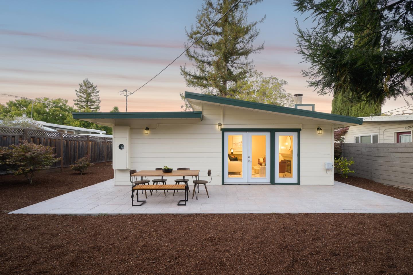 Detail Gallery Image 6 of 24 For 3222 Ramona St, Palo Alto,  CA 94306 - 4 Beds | 2 Baths