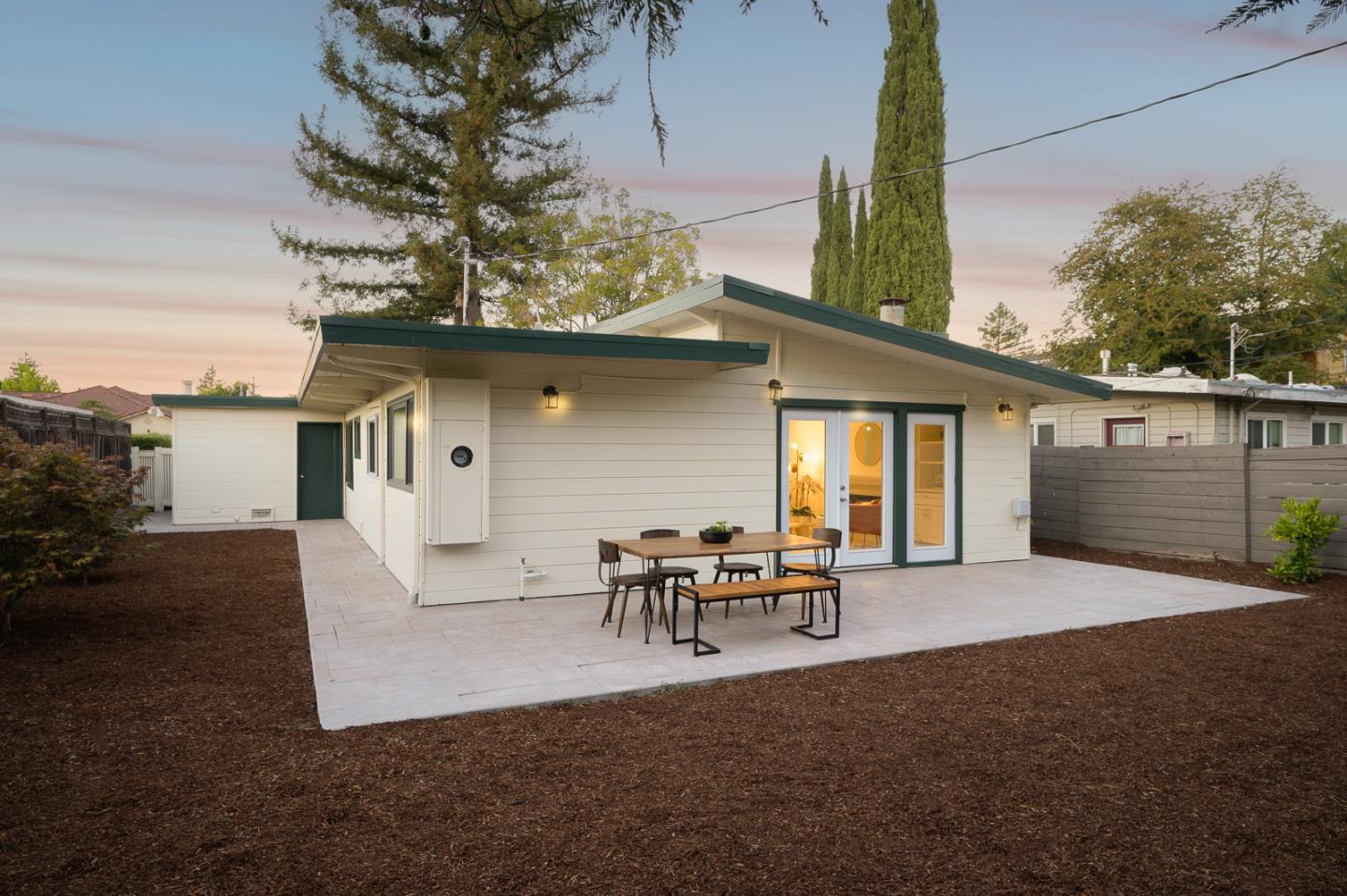 Detail Gallery Image 7 of 24 For 3222 Ramona St, Palo Alto,  CA 94306 - 4 Beds | 2 Baths