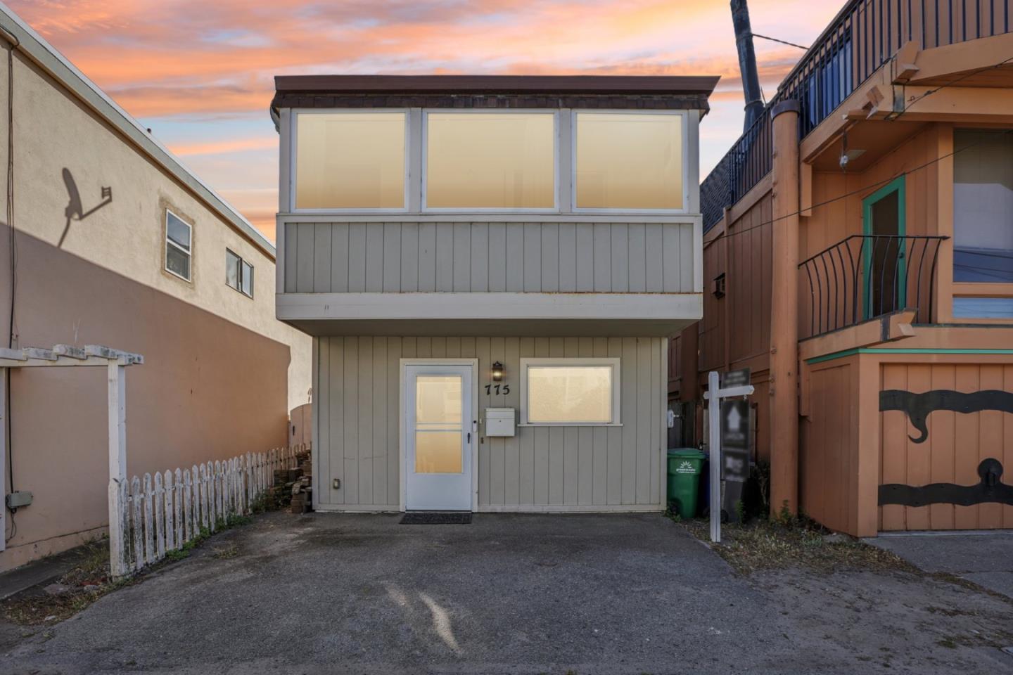 Detail Gallery Image 1 of 31 For 775 Mermaid Ave, Pacific Grove,  CA 93950 - 1 Beds | 1 Baths