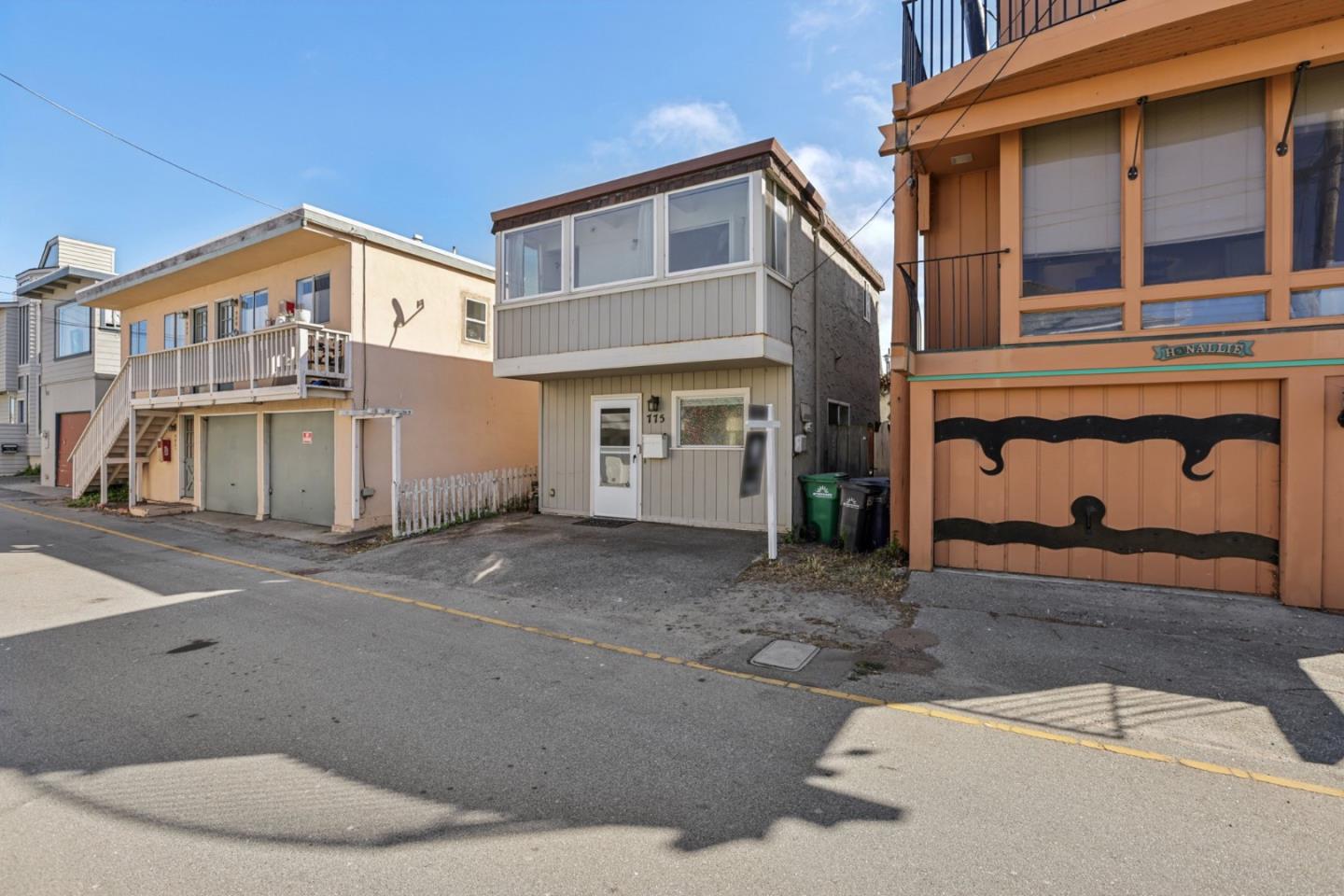 Detail Gallery Image 3 of 31 For 775 Mermaid Ave, Pacific Grove,  CA 93950 - 1 Beds | 1 Baths