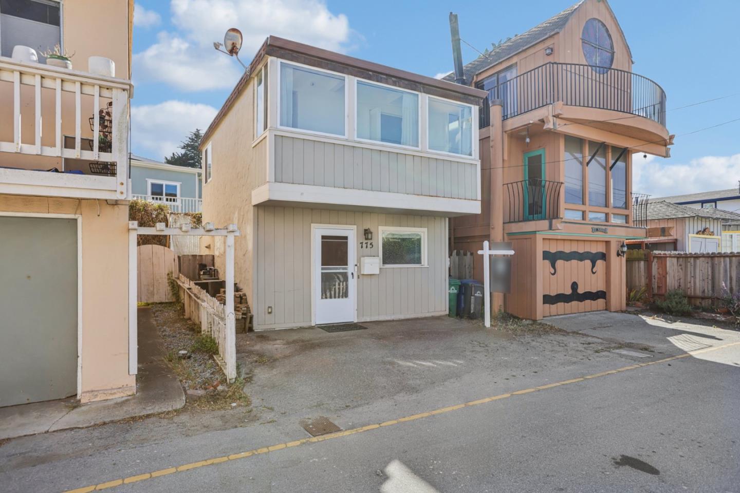 Detail Gallery Image 4 of 31 For 775 Mermaid Ave, Pacific Grove,  CA 93950 - 1 Beds | 1 Baths