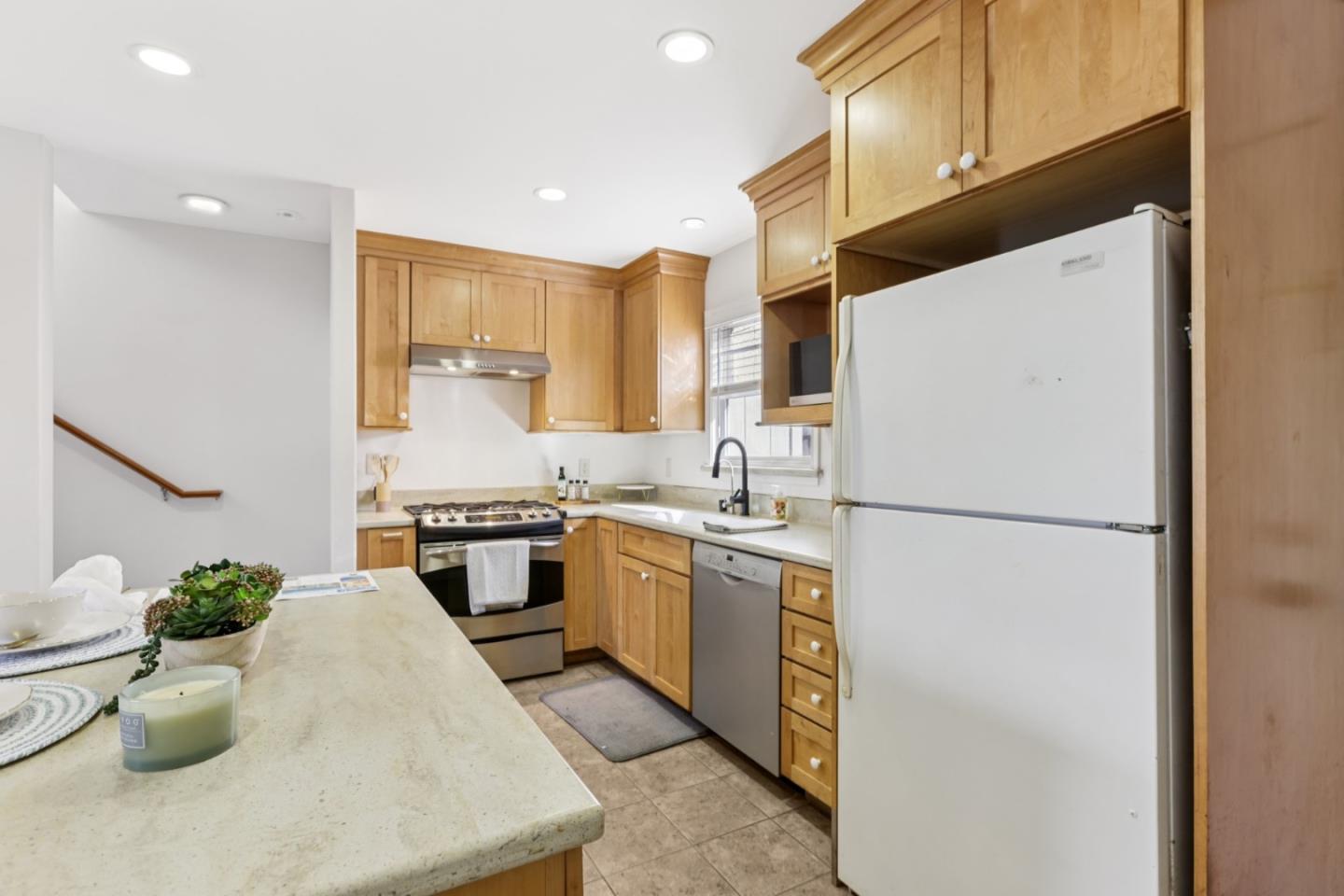 Detail Gallery Image 5 of 31 For 775 Mermaid Ave, Pacific Grove,  CA 93950 - 1 Beds | 1 Baths