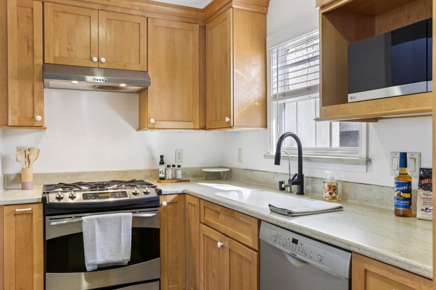 Detail Gallery Image 6 of 31 For 775 Mermaid Ave, Pacific Grove,  CA 93950 - 1 Beds | 1 Baths