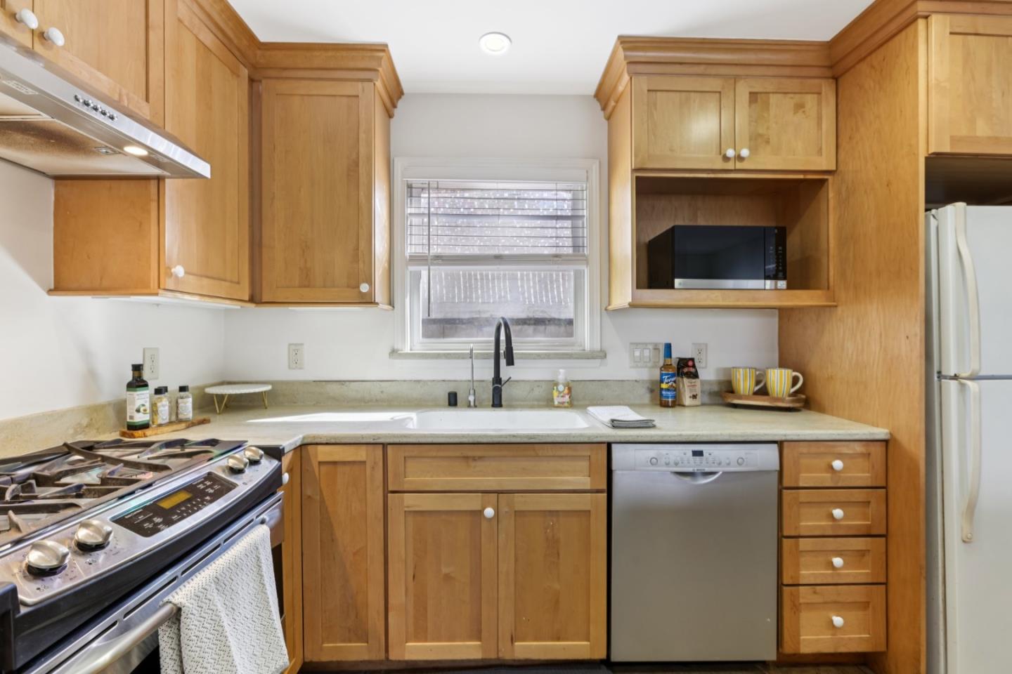 Detail Gallery Image 7 of 31 For 775 Mermaid Ave, Pacific Grove,  CA 93950 - 1 Beds | 1 Baths