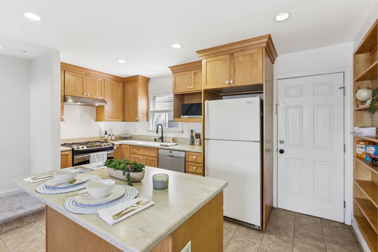 Detail Gallery Image 9 of 31 For 775 Mermaid Ave, Pacific Grove,  CA 93950 - 1 Beds | 1 Baths